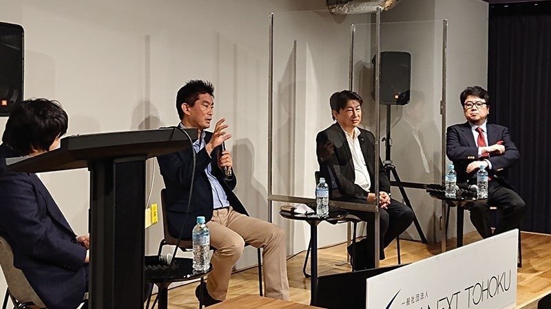 パネルディスカッション：左から理事福留、トライポッドワークス佐々木様、 デジタルシフトウェーブ鈴木様、日本DX協会 森戸様